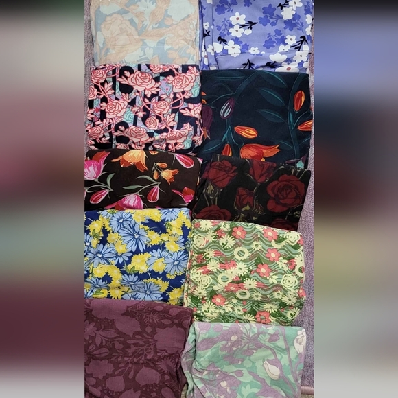 Buy 5 Get One FREE - LuLaRoe OS Leggings - 99 Pairs Colorful Variety - Picture 16 of 16